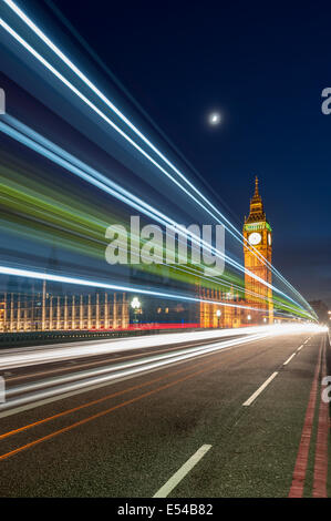 Light Trails Big Ben Londres Westminster Banque D'Images
