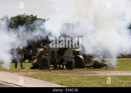 La Morris C8 et tracteur d'artillerie Canon 25 - Bovington Banque D'Images