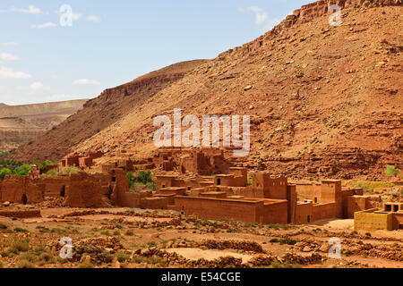 Dadkht omazia,village près de aci aci bennhaddou,vallées fertiles vert, l'agriculture,noyer,pêchers en fleurs,morocc Banque D'Images