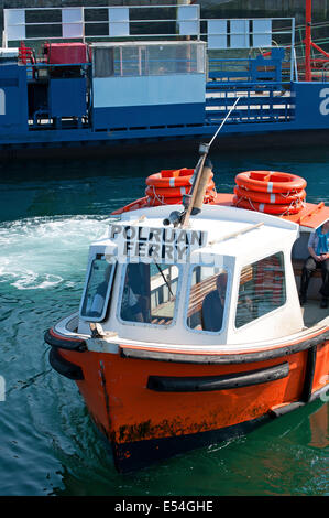 Polruan le ferry sur la rivière Fowey à Cornwall, UK Banque D'Images