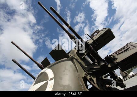 American M16 Multiple Gun Carriage moitié suivi les canons anti Banque D'Images