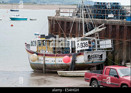 Aberdovey aberdyfi galles bateau de pêche dans le port Banque D'Images