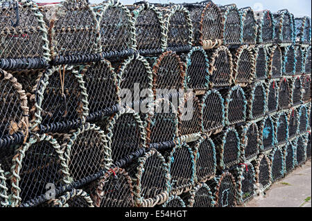 Filets de pêche sur la pêche du homard et du crabe keyside aberdovey Harbour Banque D'Images