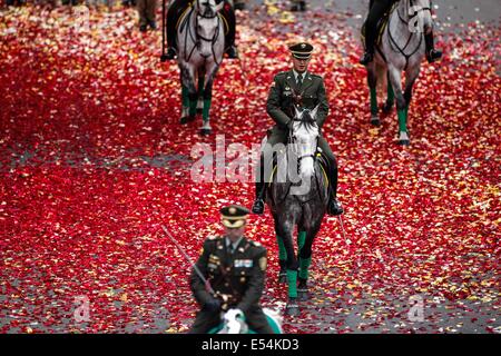 Bogota, Colombie. 20 juillet, 2014. Éléments de la Police nationale de prendre part à la parade militaire annuelle pour la célébration de l'indépendance, dans la ville de Bogota, capitale de la Colombie, le 20 juillet 2014. Credit : Jhon Paz/Xinhua/Alamy Live News Banque D'Images