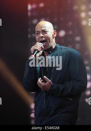 Perth, en Écosse. 20 juillet, 2014. . 20 juillet, 2014. Roland Gift of the Fine Young Cannibals joue le Rewind Ecosse Festival, Scone Palace, Perth, dimanche 20 juillet 2014, le Crédit : Derek Allan/Alamy Live News Banque D'Images