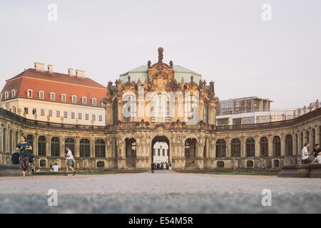 Le Zwinger à Dresde de l'Allemagne, l'une des attractions touristiques. Banque D'Images