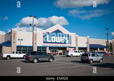 Un Lowe's home improvement store à Edmonton, Alberta, Canada. Banque D'Images