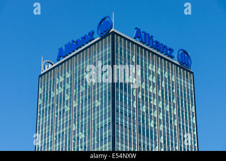 Le complexe d'Allianz dans Alt-Treptow. Allianz est une entreprise de services financiers multinationale allemande, la plus grande compagnie d'assurance Banque D'Images