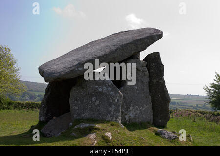 Trethevy Quoit Cleer, près de St, Cornwall, UK. Un néolithique bien conservé ou quoit 'dolmen', une ancienne chambre funéraire. Banque D'Images