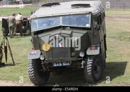 La Morris C8 et tracteur d'artillerie Canon 25 - Bovington Banque D'Images