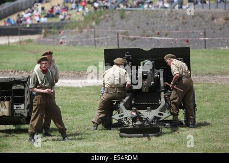 La Morris C8 et tracteur d'artillerie Canon 25 - Bovington Banque D'Images