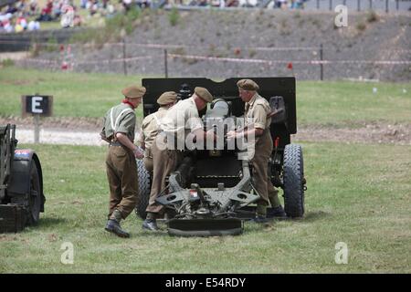 La Morris C8 et tracteur d'artillerie Canon 25 - Bovington Banque D'Images