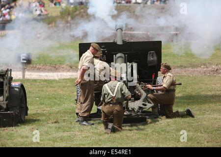 La Morris C8 et tracteur d'artillerie Canon 25 - Bovington Banque D'Images