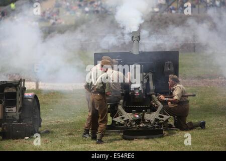 La Morris C8 et tracteur d'artillerie Canon 25 - Bovington Banque D'Images