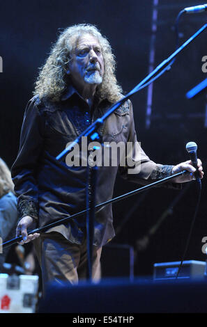 Ostrava, République tchèque. 19 juillet, 2014. Robert Plant et l'espace sensationnel Shifters effectuer au festival de musique Colours of Ostrava, à Ostrava, en République tchèque, le 19 juillet 2014. © Jaroslav Ozana/CTK Photo/Alamy Live News Banque D'Images