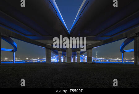 Pont de Meydan, DUBAÏ, ÉMIRATS ARABES UNIS Banque D'Images