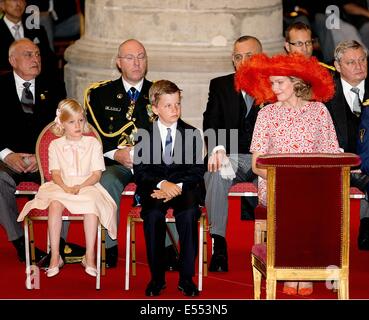 Bruxelles, Belgique. 21 juillet, 2014. La princesse Eleonore, Prince Gariel et la Reine Mathilde de Belgique qui fréquentent le Te Deum à l'Sint-Michiels-en-Sint Goedelekathedraal à Bruxelles lors de la Fête Nationale à Bruxelles, le 21 juillet 2014. Dpa : Crédit photo alliance/Alamy Live News Banque D'Images
