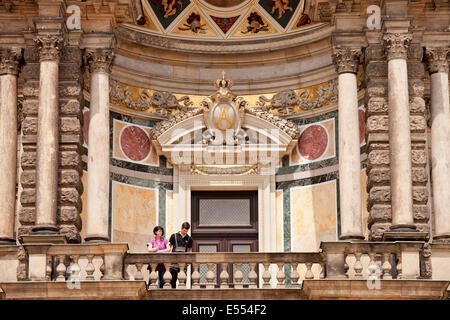 Balcon de la Semperoper à Dresde, Saxe, Allemagne, Europe Banque D'Images