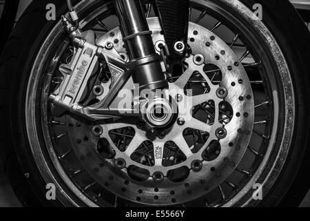 Les freins avant d'une moto sport Norton Commando 961 Cafe Racer. Noir et blanc. 27e jour - Berlin Brandebourg Oldtimer Banque D'Images