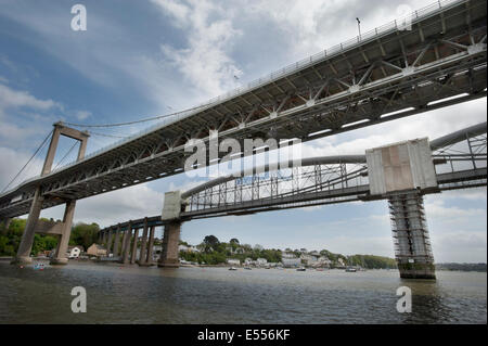 Les échafaudages couvre les piliers de soutien du Royal Albert pont de chemin de fer conçu par Isambard Kingdom Brunel. Banque D'Images