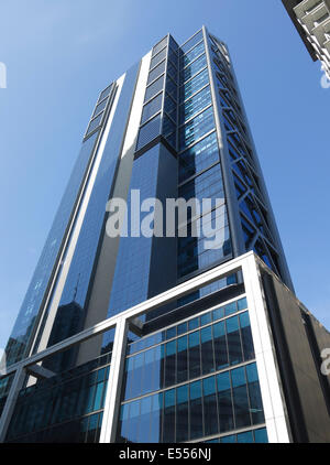 Bâtiments typiques dans la lumière du soleil tôt le matin dans le centre-ville de Perth, Australie occidentale Banque D'Images