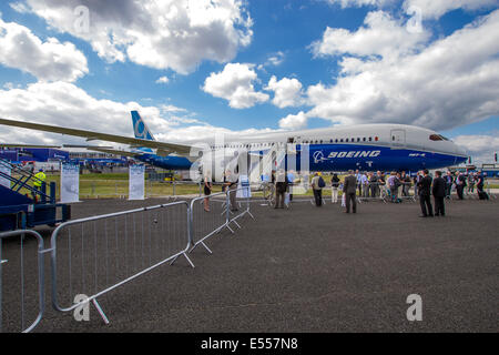 Étirée Boeing 787-9 Dreamliner au salon Farnborough International Air Show le 15 juillet 2014 Banque D'Images