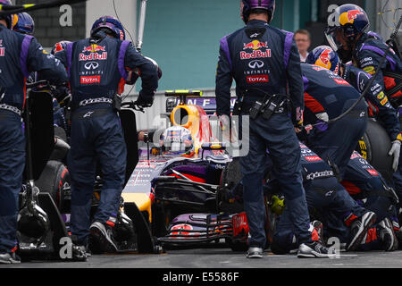 Hockenheim, Allemagne. 20 juillet, 2014. Pilote de Formule Un Australien Daniel Ricciardo du team Red Bull fait un pit stop lors de la German Grand Prix de Formule 1 au au circuit Hockenheimring à Hockenheim, Allemagne, 20 juillet 2014. Photo : DAVID EBENER/DPA/Alamy Live News Banque D'Images