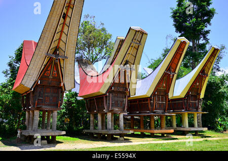 Riz, grange traditionnelle Alang Rantepao, Tana Toraja, Sulawesi, Indonésie Banque D'Images