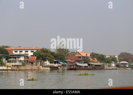 Maison sur la rivière en Thaïlande à Ayutthaya Banque D'Images