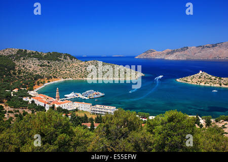 Le monastère de Panormitis, une des plus importantes de la mer et Panormitis petit golfe, l'île de Symi, Dodécanèse, Grèce Banque D'Images