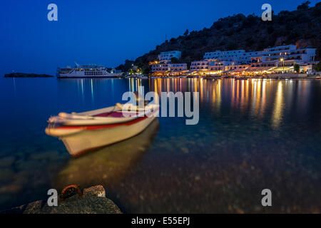 Vue de nuit du village de Loutro, Sfakia, Chania, Crète, Grèce Banque D'Images