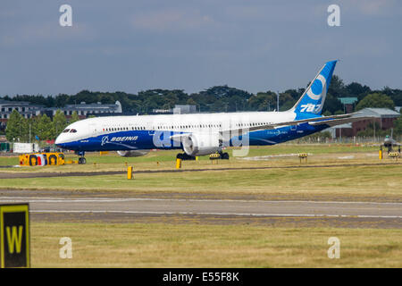 Étirée Boeing 787-9 Dreamliner au salon Farnborough International Air Show le 15 juillet 2014 Banque D'Images