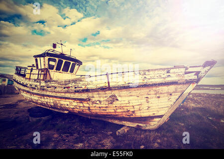 Vintage ancien bateau sur Junk Yard. Banque D'Images