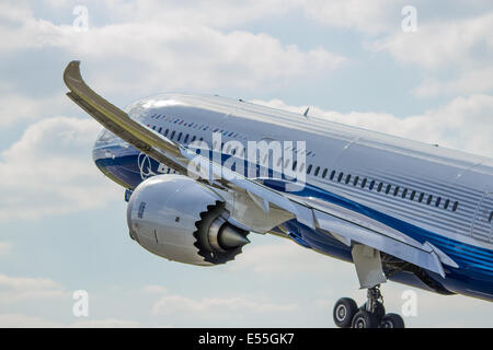 Étirée Boeing 787-9 Dreamliner au salon Farnborough International Air Show le 15 juillet 2014 Banque D'Images