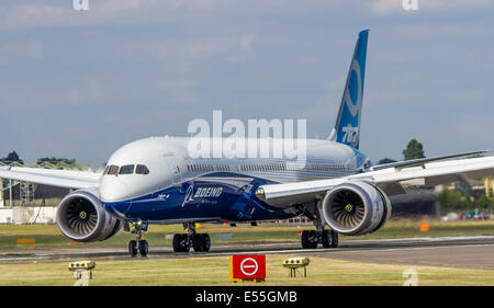 Étirée Boeing 787-9 Dreamliner au salon Farnborough International Air Show le 15 juillet 2014 Banque D'Images