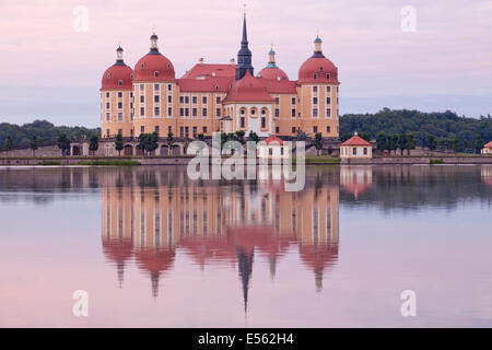 L'humeur du soir au Château de Moritzburg à Moritzburg près de Dresde, Saxe, Allemagne, Europe Banque D'Images