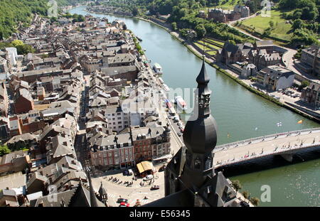 Vue de la Meuse et la ville de Dinant. Ardennes Belge Banque D'Images