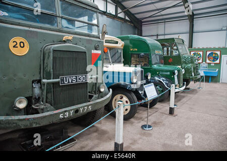 La Seconde Guerre mondiale - véhicules anciens à l'affiche au centre du patrimoine mondial de l'aviation du Lincolnshire à East Kirkby Banque D'Images