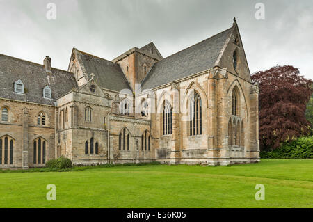 Abbaye PLUSCARDEN pelouse et arbres près d'ELGIN MORAY ECOSSE Banque D'Images