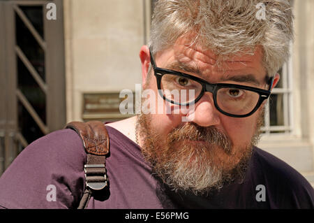 Phill Jupitus, comédien, en dehors de la BBC New Broadcasting House, Londres Banque D'Images