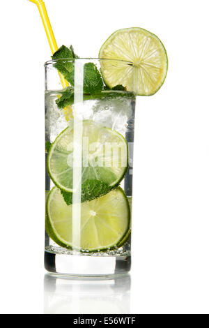 Verre de mojito isolated over white background Banque D'Images