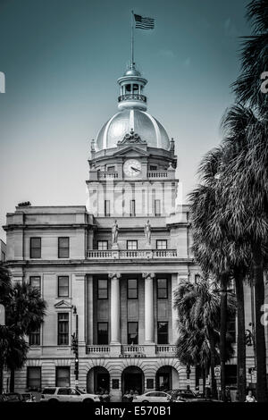 L'Hôtel de ville de Savannah (1906) est le plus distinctif bâtiment de la ville avec sa tour de l'horloge, surmontée d'une feuille d'or 23 KT-dome Banque D'Images