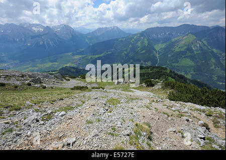 Panorama de montagne vue depuis le sentier de randonnée de montagne à Upsspitze et Daniel, Lermoos, Autriche Banque D'Images