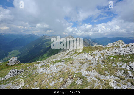 Vue depuis le sentier de randonnée de montagne à Upsspitze et Daniel, Lermoos, Autriche Banque D'Images