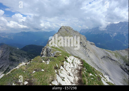 Ridge menant de mountain Upsspitze à Daniel, Lermoos, Autriche Banque D'Images