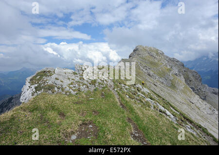 Ridge menant de mountain Upsspitze à Daniel, Lermoos, Autriche Banque D'Images