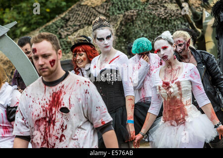 Acteur, maquillage Zombie sanglant, Chevaliers de l'espace, l'événement Fantasy Festival, un rassemblement de joueurs, rôle fantastique Banque D'Images