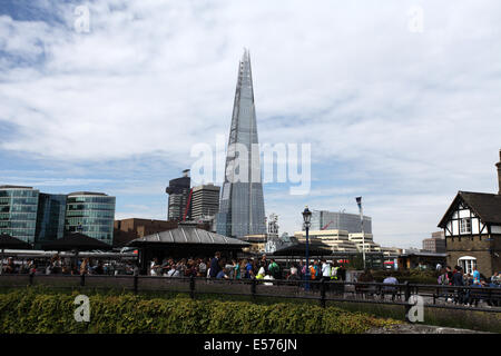 L'imposant Shard vu de la Tour de Londres, Londres Banque D'Images