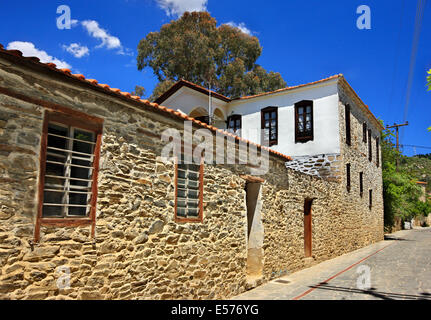 Belle maison à l'ancienne, partie traditionnelle du village de Nikiti, péninsule Sithonia, Halkidiki Chalkidiki (''), Macédoine, Grèce Banque D'Images