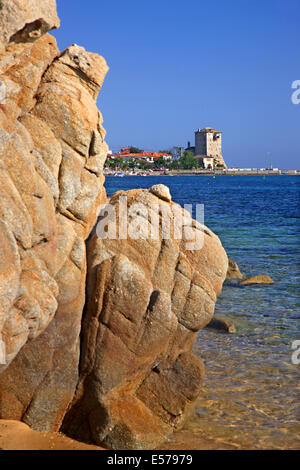 Ouranoupolis ville et ses "marque" l'Prosphorios Tower, Halkidiki ('Chalkidiki), Macédoine, Grèce. Banque D'Images